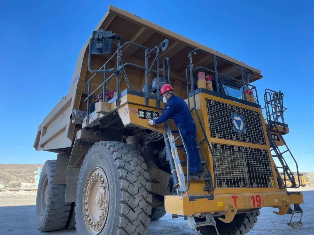 Leader of "Resident Service", Creating Golden Signboard of Open-pit Mine Equipment Service