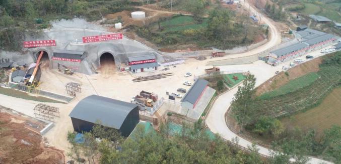 The construction of the Tianlong Railway is progressing smoothly.