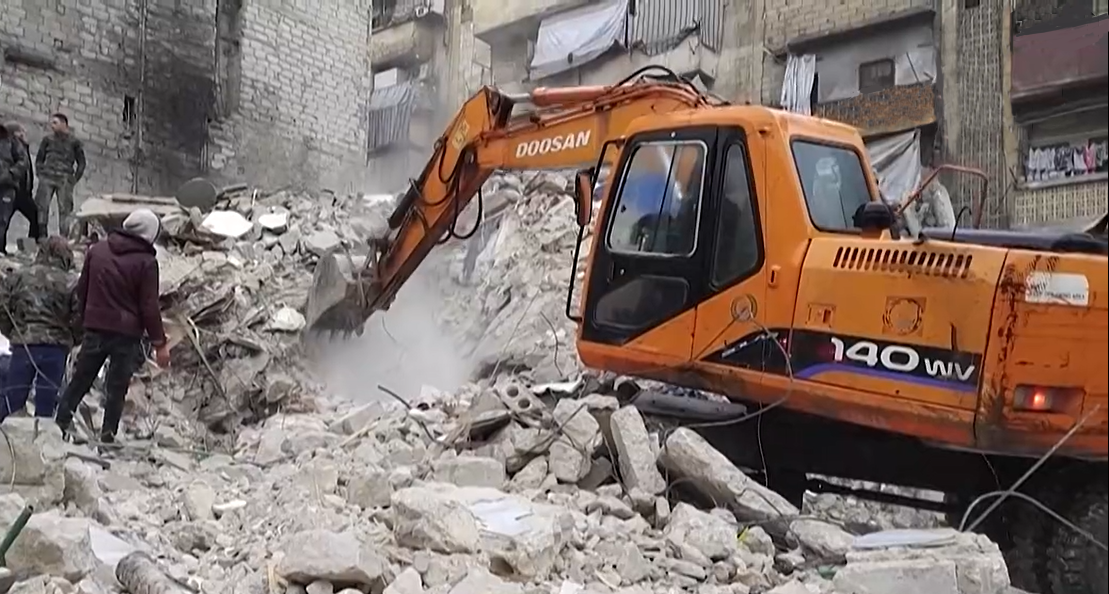 DEVELon Excavator Appears at Post-Earthquake Rescue Site in Turkey