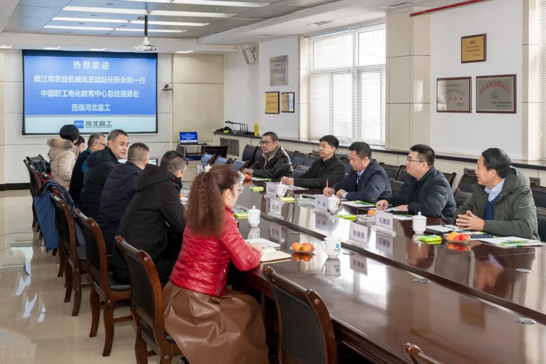 Zhang Yonghe, Head of Nenjiang Agricultural Mechanization Station, and His Delegation Visited Dahe Equipment Xuangong Company