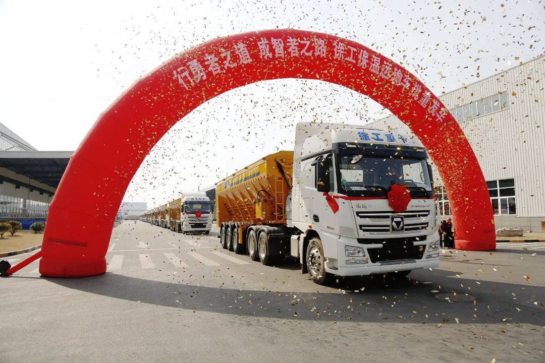 12 at a time! XCMG thermal insulation transport vehicle sets sail in Ningxia