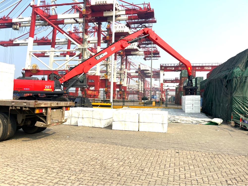 Face and material, catch gold and silver! Qingdao Port Adds XCMG's "New Partner"!