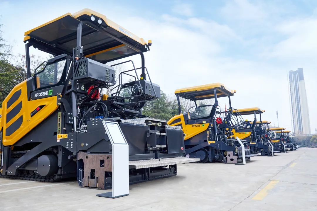 Assemble a hundred! Complete set of high-end equipment for asphalt pavement of XCMG is fully released!
