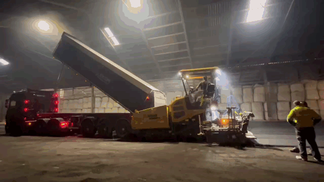 European construction debut! XCMG Ouwu Complete Pavement Equipment Unveiled in Netherlands