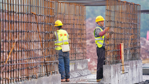 Luzhou, Sichuan: busy construction of Longhuang Railway
