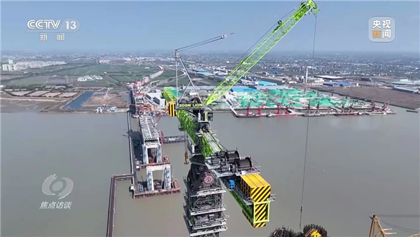 CCTV Focus Interview Heavy Focus! Zoomlion Hoisting Artifact Hard Core Leads Breakthrough
