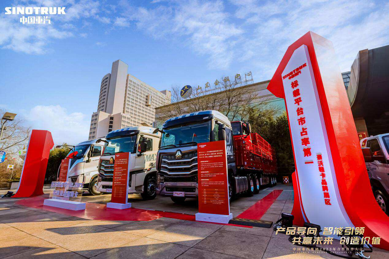 "Xinjiang Coal Sinotrans", the King of Yingyun, was crowned, and the HOWO mother-son car of Sinotruk was upgraded again