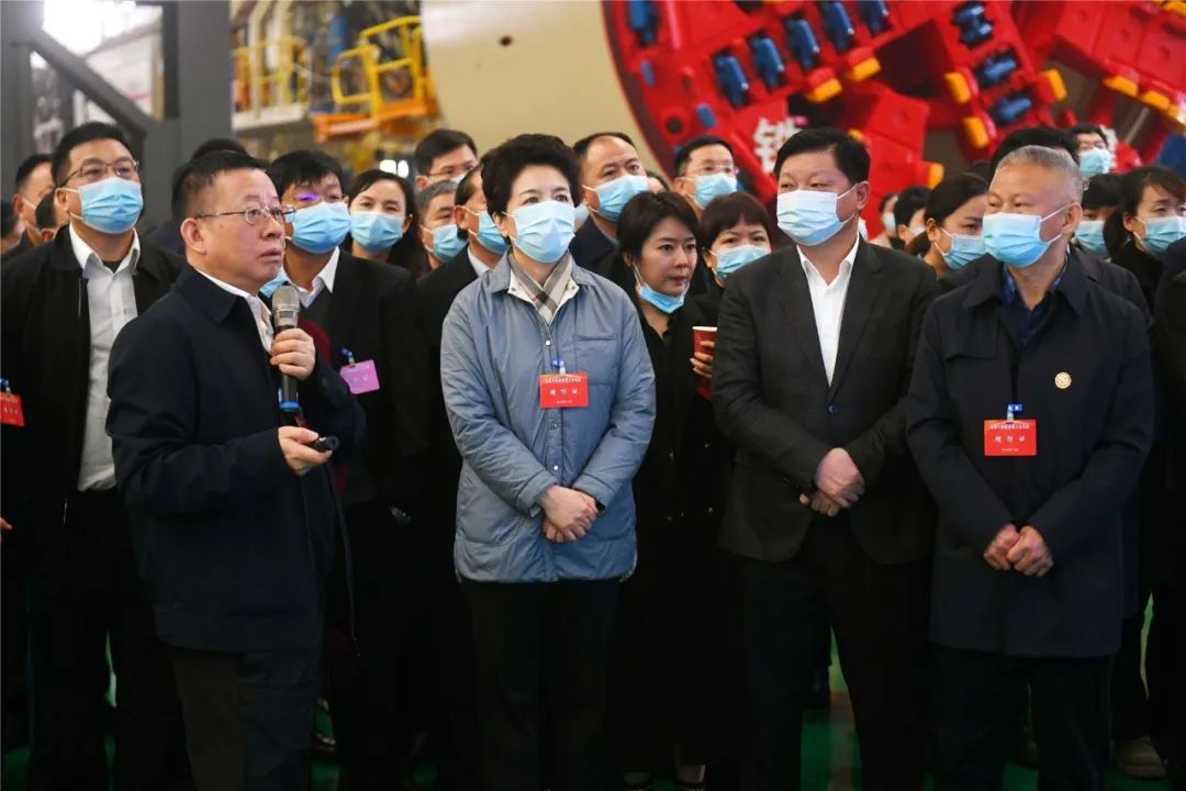 Seeking More Pragmatic Ways and Offering More Policies for the People | Some NPC Deputies in Hunan Inspects Railway Construction Heavy Industry