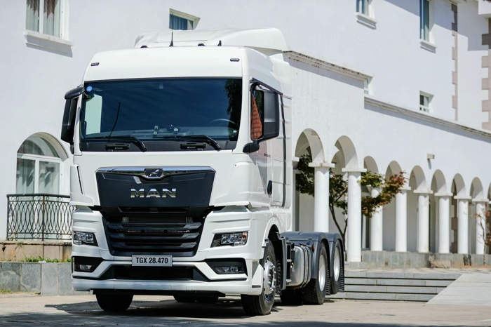 Mann TGX won the award of "2023 Trustworthy and Reliable Transport Tractor"