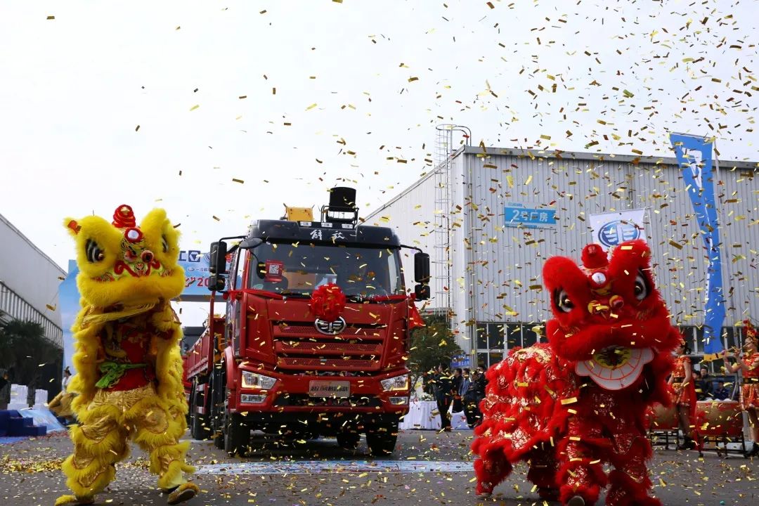 To the new peer, to reshape the brilliance! XCMG with the Car & a New Chapter of FAW Jiefang Integration Strategic Cooperation