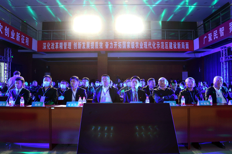 Guarding "Black Soil Granary" | Weichai Lovol CVT Tractor Drives into "China's First Farm"