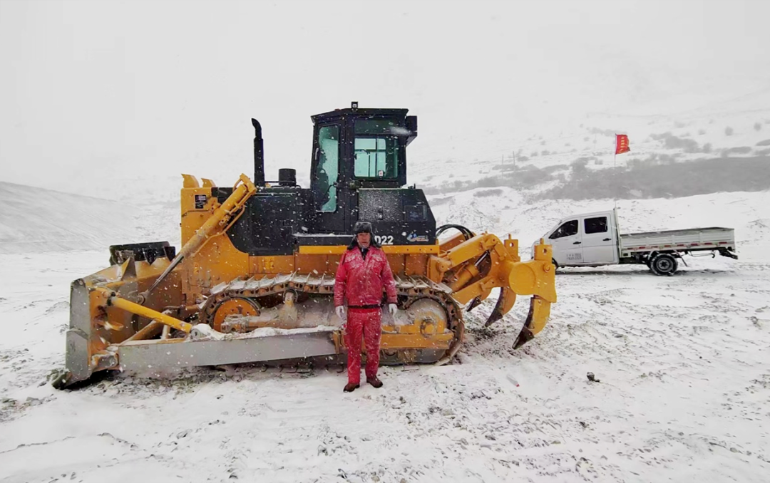 Shantui: I am a service engineer, crossing the 5000-meter snow mountain, just to serve home.