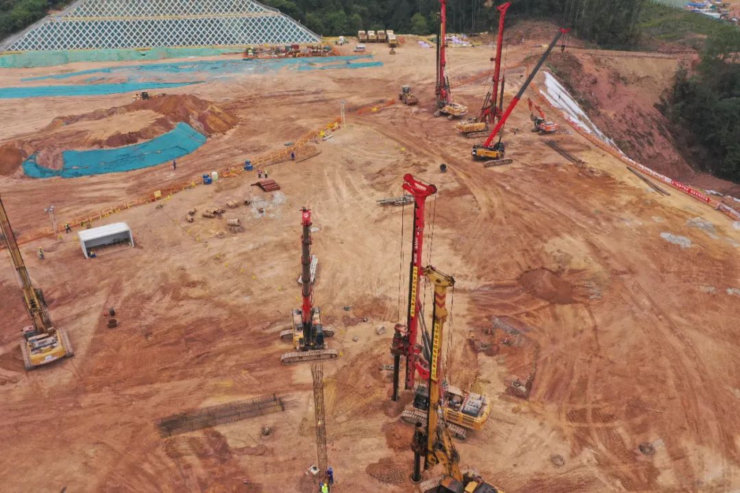 Sany Heavy Industry: Climbing with Load! Let's see how good the operation of STB300T5-8 is.