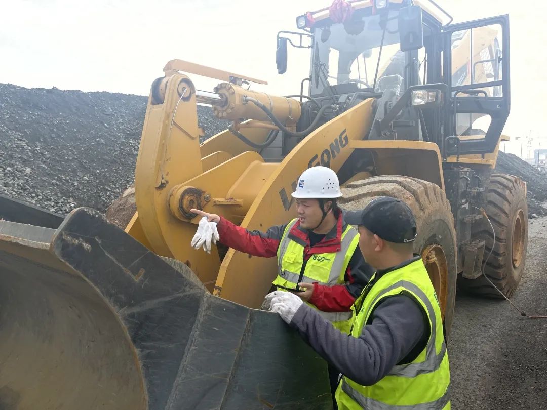 Liugong Service Wanlihang | Spring is warm and flowers are blooming, so there is no worry about starting work.