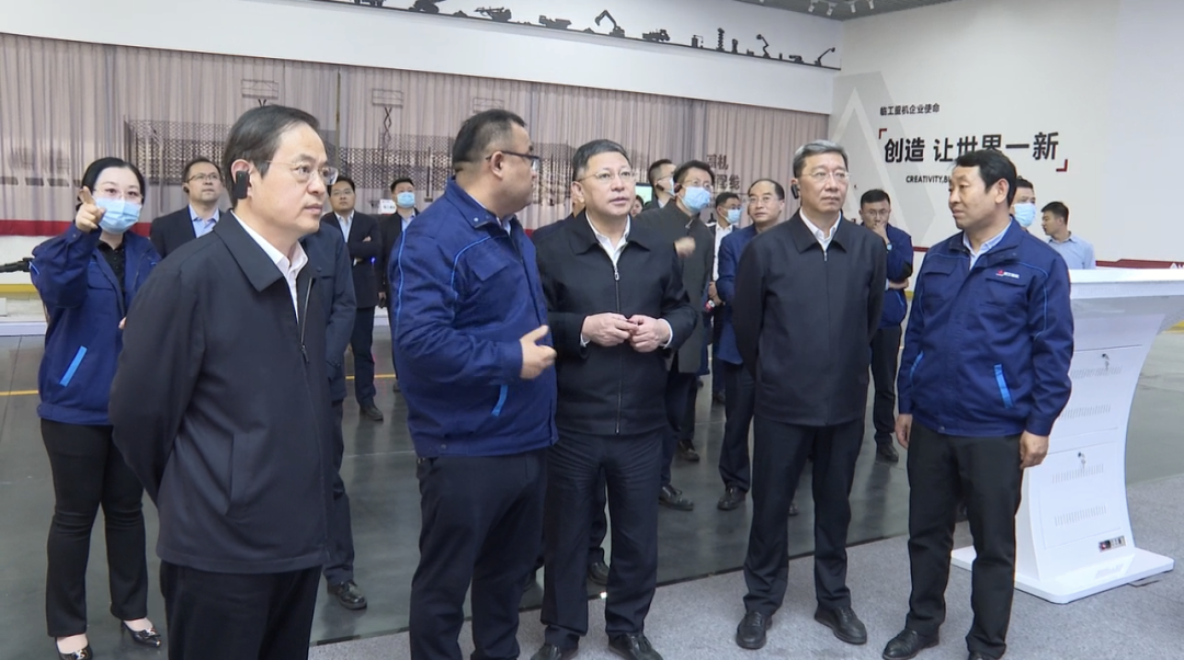Zhou Liwei, Vice Governor of Shandong Province, came to Lingong Heavy Machinery to investigate industrial economic operation and safety production.