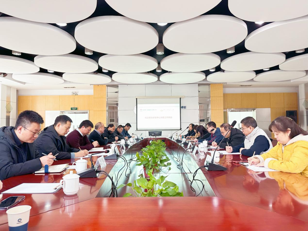 Shaanxi Construction Machinery Co., Ltd.: The company held the monthly working meeting of the school-enterprise joint R & D center