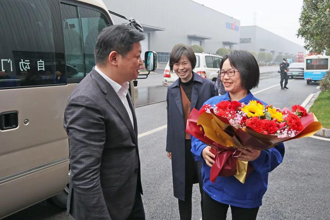 Fu Xuming consoled the March 8th Red-Banner Pacesetters of Shanhe Intelligent City and supervised the work of safety production