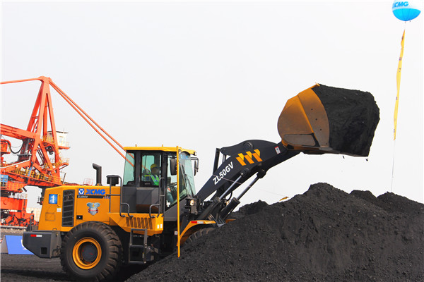 In February 2023, 5565 loaders were sold in China, down 1.83% year-on-year.