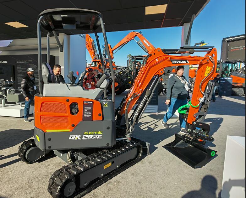 DEVELON Brings All Series of Products to the US Exhibition in Full Dress