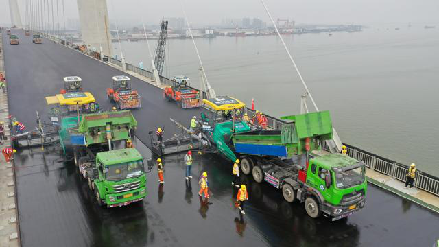 Wittgen: Set a new world record! Completion of steel deck pavement of Zhongshan Bridge of Shenzhen-Zhongshan Passage
