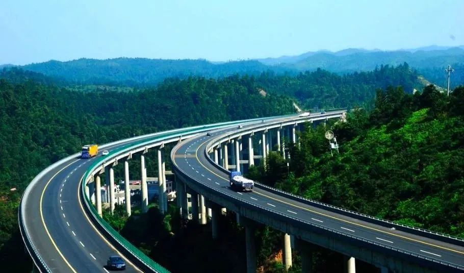 Four sets of Sany cranes work with electricity, and the annual fuel cost is about 50,000 yuan!