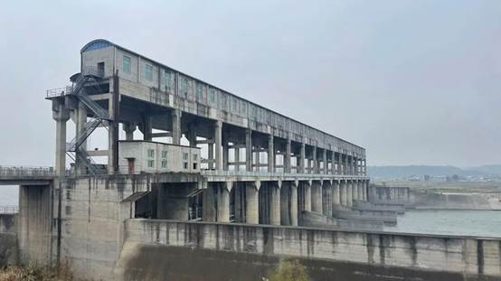 The reconstruction project of the gate control system of the small and special flood discharge gate was praised again.