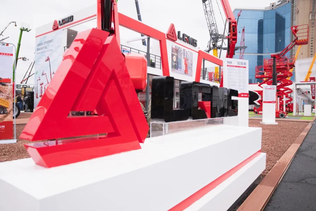 Red shines across the ocean! Lingong Heavy Machinery Exquisite High Machinery Appears at Las Vegas Exhibition