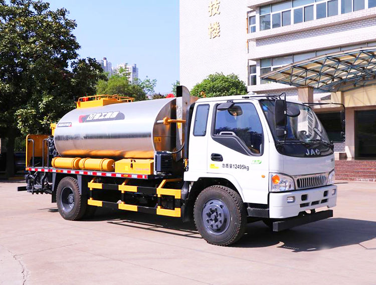 Xcmg Official Xls803 8m3 Asphalt Spray Truck Automatic Intelligent Asphalt Distributor Price For Sale