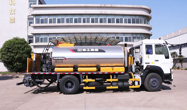 Xcmg Official Xls803 8m3 Asphalt Spray Truck Automatic Intelligent Asphalt Distributor Price For Sale