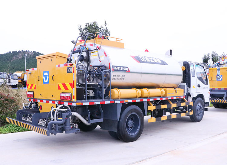 Xcmg Official Xls803 8m3 Asphalt Spray Truck Automatic Intelligent Asphalt Distributor Price For Sale