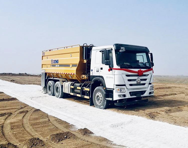 Xcmg Official Xkc163 Automatic Control Asphalt Power Distributor Cement Spreader Truck For Pavement Road Building