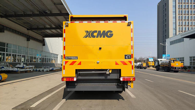 Xcmg Official Road Machinery Asphalt Crack Sealing Equipment Synchronous Chip Sealer Xtf1403r