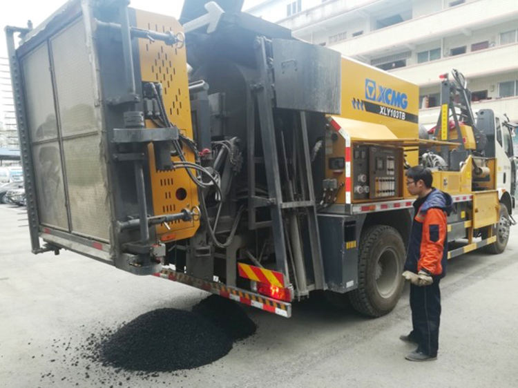 Xcmg Official Asphalt Road Repair Truck Xly103tb Pavement Maintenance Truck Price For Sale