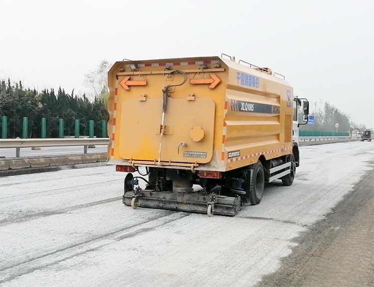 Xcmg Official 10m3 Powder Silo Volume Xlq1005 Dry Road Pavement Cleaning Vehicle For Sale