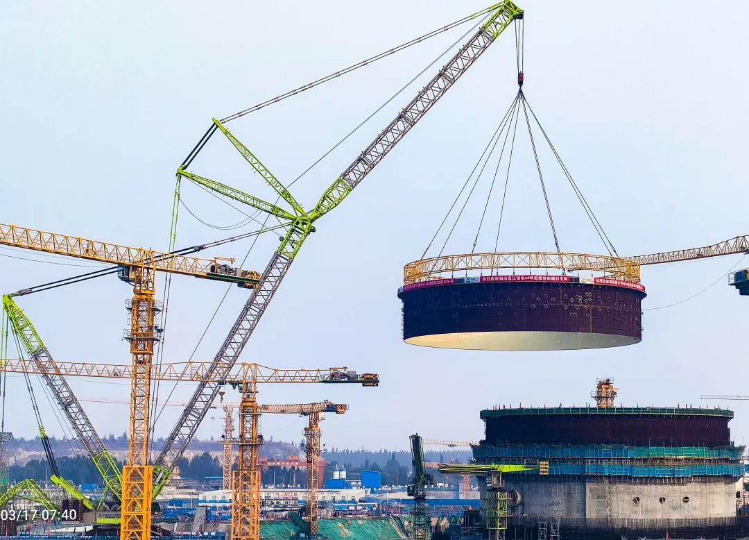 Successful hoisting of steel lining module 4 of Unit 4 by Zoomlion crawler crane in Changjiang Nuclear Power Plant, Hainan