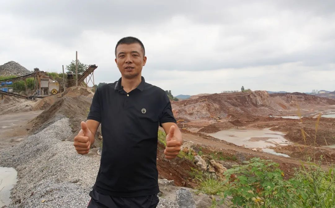 General Manager Hu from Hubei: He has been engaged in excavators for more than 20 years, and he loves Liugong excavators!