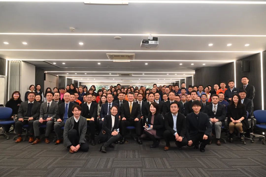 New President of Hitachi Construction Machinery Makes First Visit to China