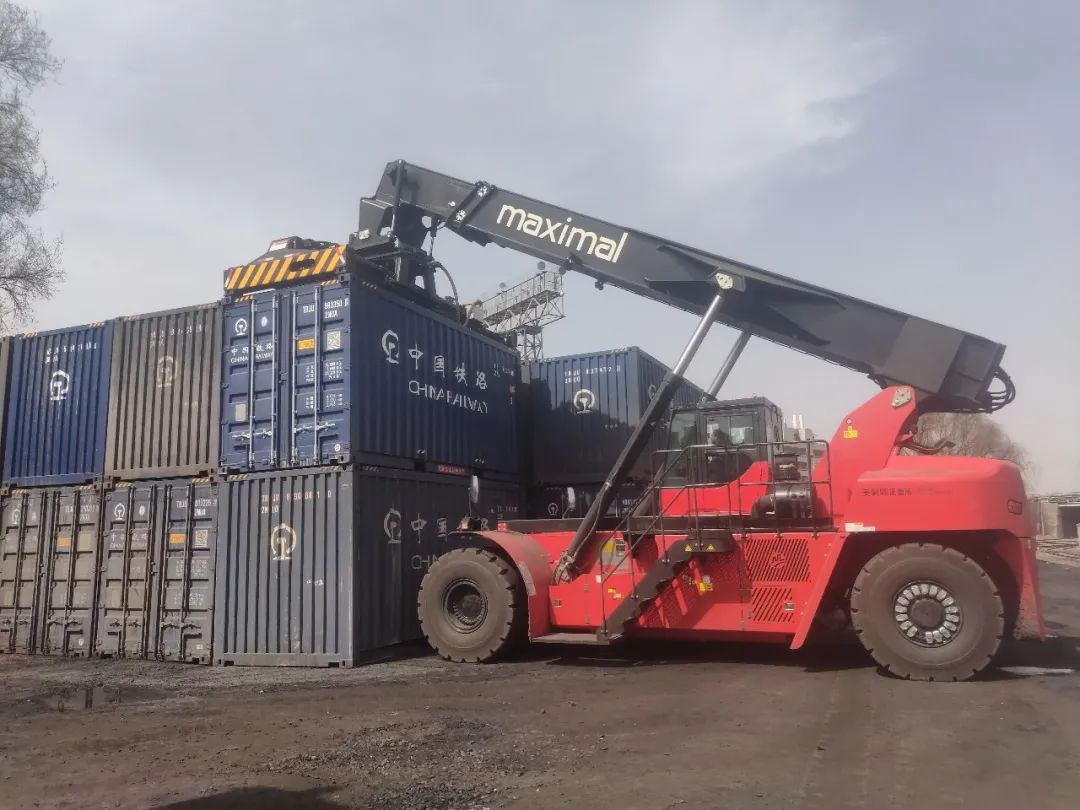 Meikos Front Crane — — Helping to Build Green Railway Logistics