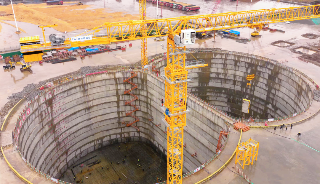 Liugong Jianghan Helps Build the World's Largest Span Double-Deck Suspension Bridge