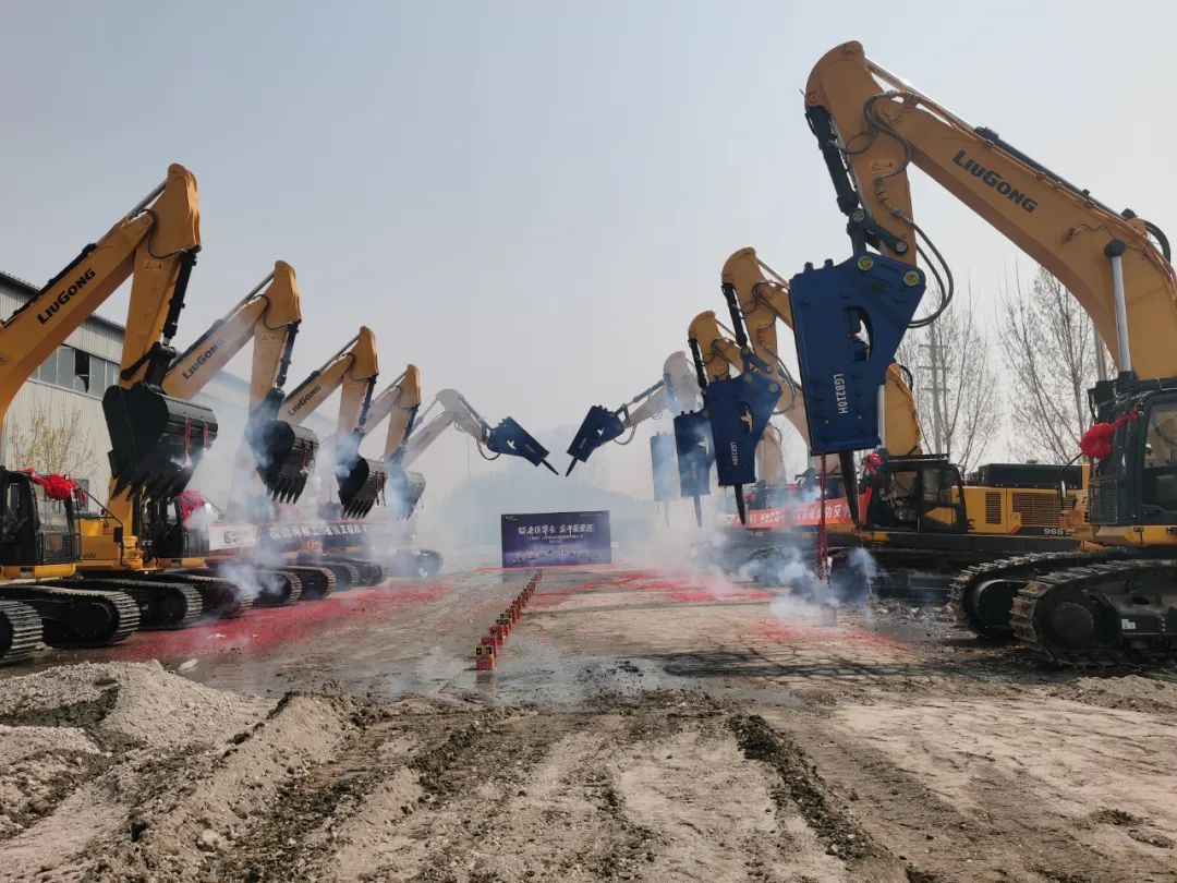 Good news keeps coming! Batch delivery of Liugong Guosi large excavator
