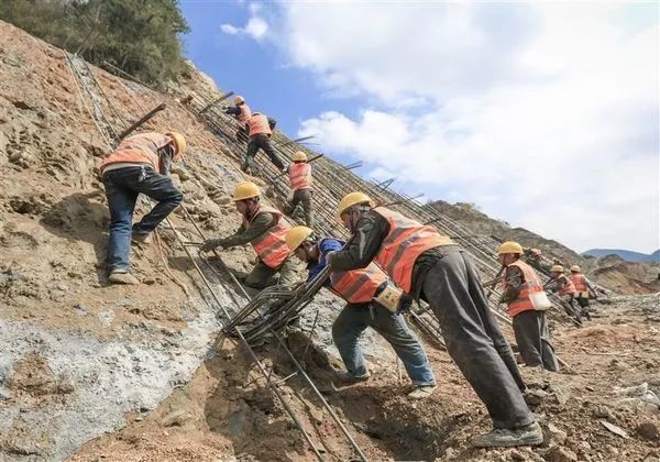 Creating a New Era of Slope Support | Railway Construction Heavy Industry Slope Support Equipment Helps Shenzhen-Shantou Expressway Construction