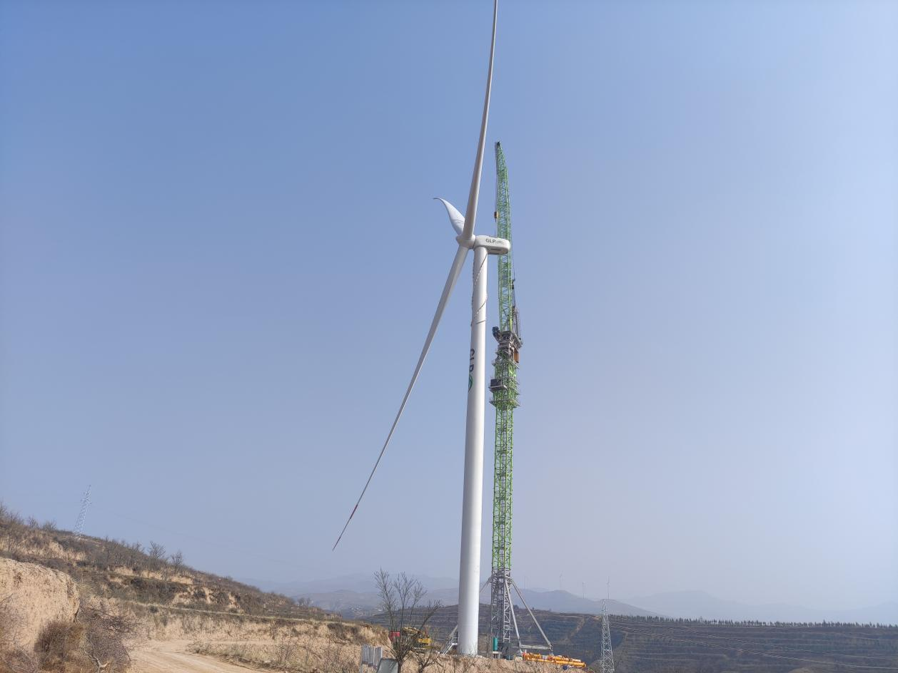 Operation of Hilly Land, Zoomlion Wind Power Tower Crane "Bright Sword" in Shanxi