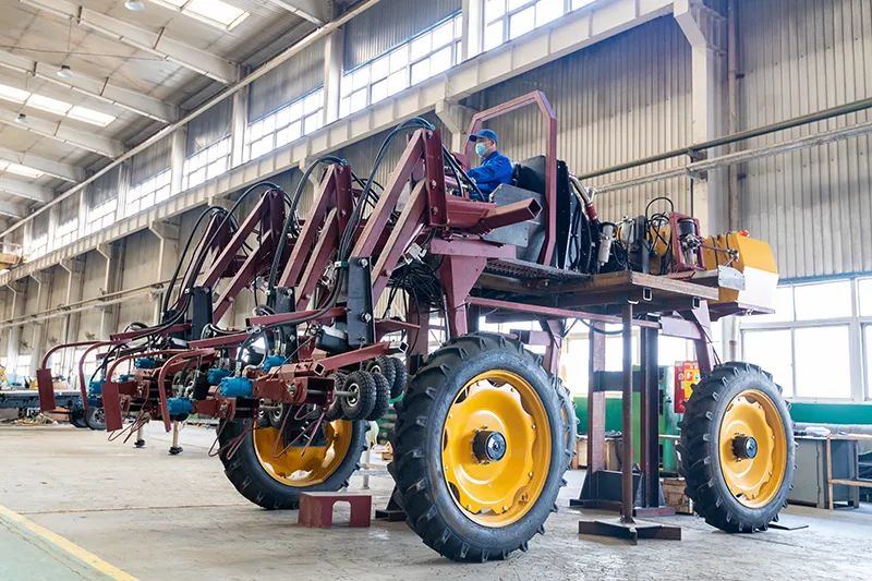 Leading in the country! Dahe Equipment Xuangong Company independently develops and produces new agricultural machinery and equipment to help modernize agricultural production
