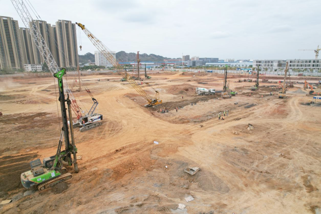 Several small rotary excavators of Taixin Machinery help the infrastructure construction of public service facilities in Wuhan