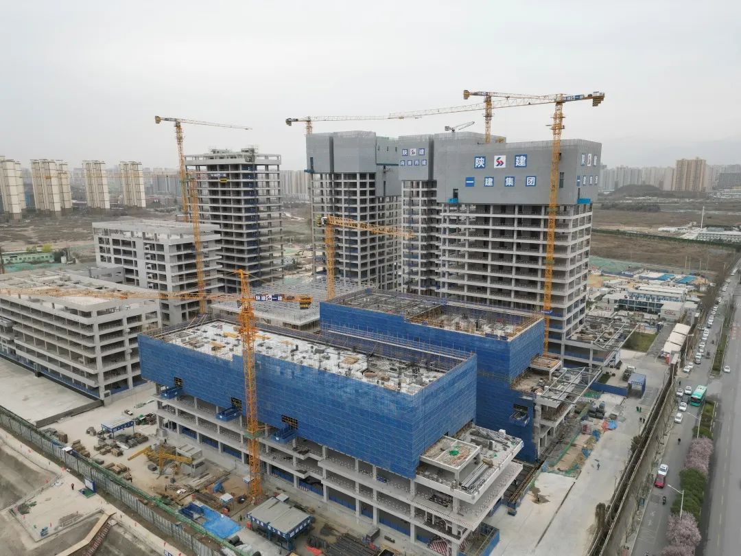 Prosperous Northwest! Construction Hoisting Machinery at the Foothills of Mountains and Rivers Helps Build Xi'an Metropolitan Economic Circle