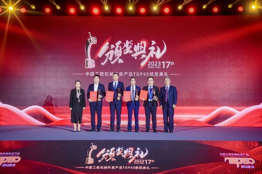 Hitachi Construction Machinery ZX900LCH-6A Hydraulic Excavator Wins TOP50 Gold Award