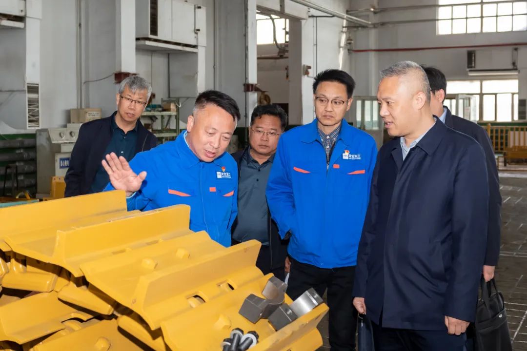 Tang Dianfu, Head of Xuanhua District Government, and His Delegation Went to Dahe Equipment Xuangong Company for Investigation and Guidance