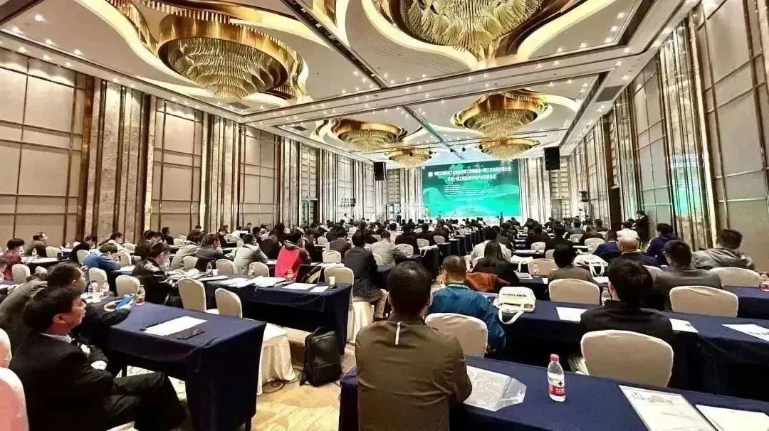 Carbon for the future! Lingong Heavy Machinery Co., Ltd. hosted the First Construction Machinery Double Carbon Industry Development Forum