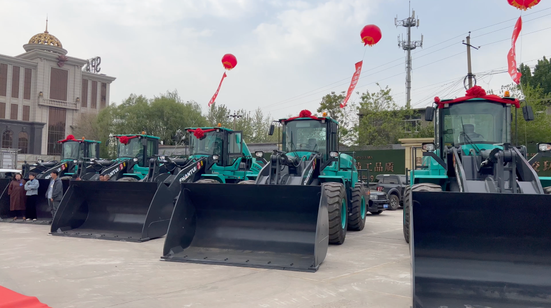 Low-carbon emission reduction, we are jointly responsible for the promotion of new energy, hydrostatic loader tasting, Tangshan Station ended perfectly.