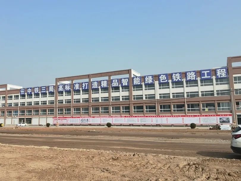 To help the construction of Tianjin-Weifang high-speed railway, the C10 flattening equipment of Sanyi Road Machine goes all out!